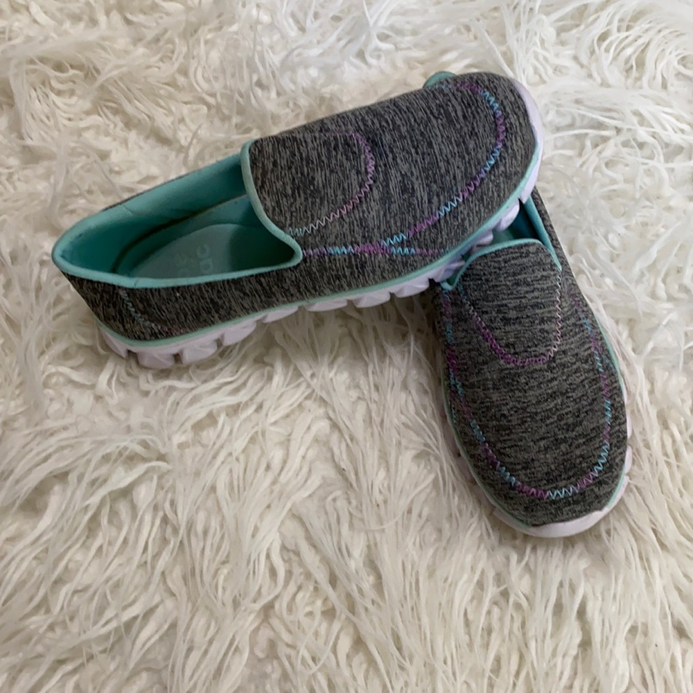 Zac & Zoe girls slip on sneakers- size 3 1/2